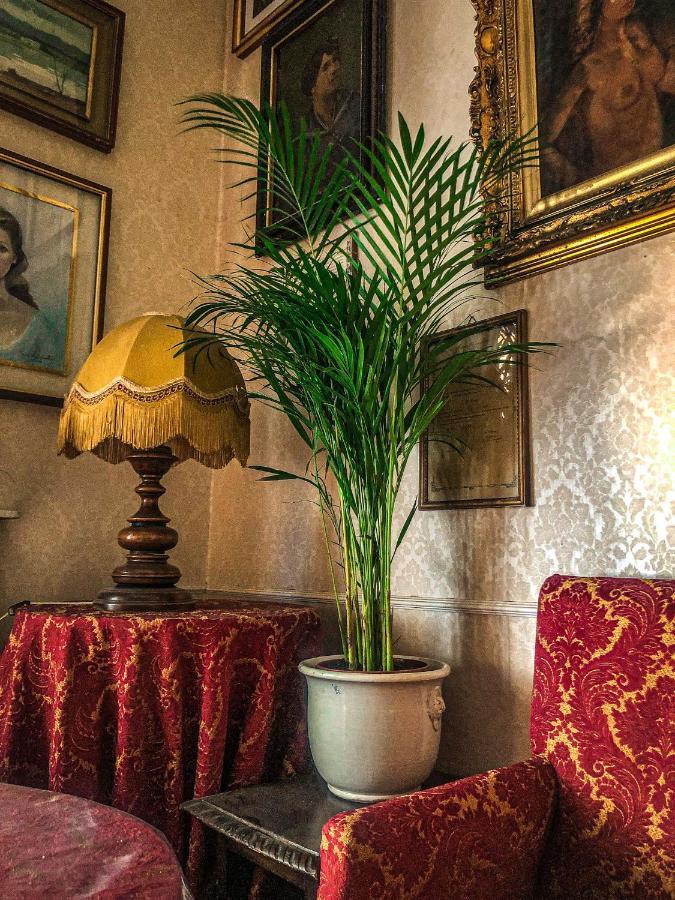 Palazzo Capece Apartment Caivano Bagian luar foto